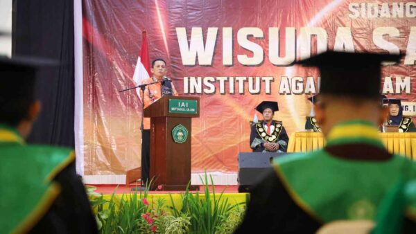 Hadiri Wisuda IAI Miftahul Ulum, Gubernur Ansar Tekankan Kualitas SDM