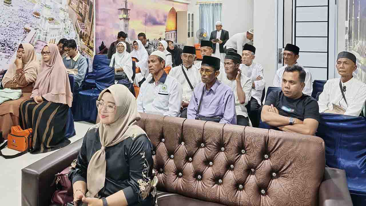 Ketua DPRD Lingga Lepas Jamaah Umrah, Titip Doa untuk Investasi dan Pembangunan Daerah